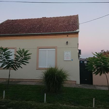 Guest House A'Storia Ruma Exterior photo